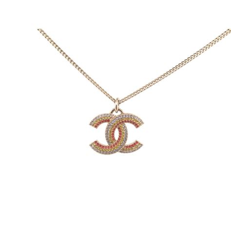 collier chanel femme logo|chanel collier boutique.